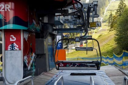 découvrez les stations de ski accessibles qui offrent des expériences mémorables pour tous les niveaux de skieurs. profitez de pistes adaptées, d'équipements spéciaux et d'activités pour toute la famille, dans un cadre montagneux enchanteur.