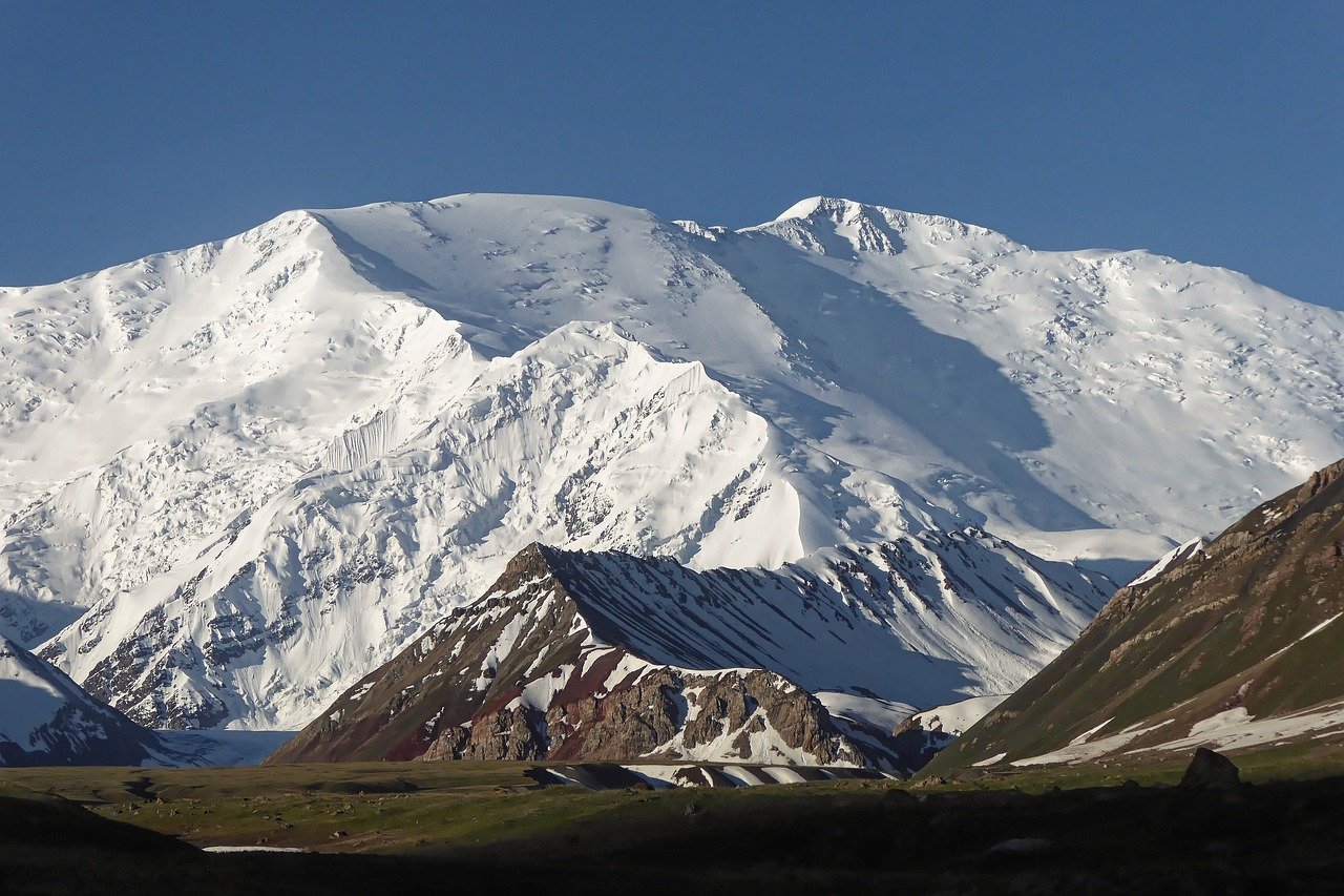 découvrez la magnificence des glaciers alpins, témoins du changement climatique et trésors naturels des montagnes. explorez leur beauté saisissante, leur rôle écologique vital et les aventures qui vous attendent dans ces paysages glacés.