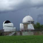 découvrez l'univers fascinant à travers notre observatoire astronomique, un lieu dédié à l'observation des étoiles et des planètes. participez à des événements éducatifs et plongez dans l'astronomie grâce à nos télescopes de pointe et nos experts passionnés.