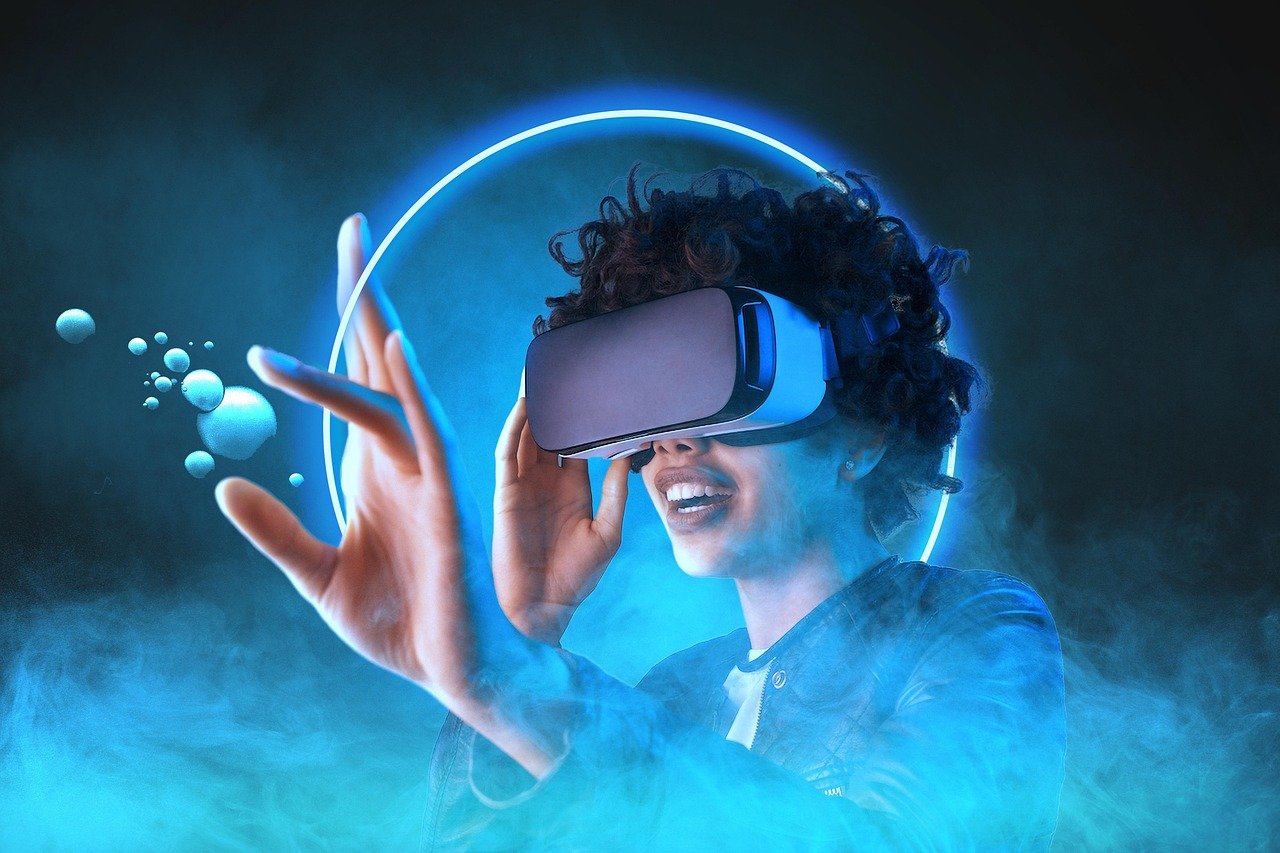 découvrez le monde fascinant de la réalité augmentée, une technologie innovante qui enrichit notre perception de la réalité en superposant des éléments virtuels à notre environnement. explorez ses nombreuses applications dans le gaming, l'éducation et le commerce, et plongez dans une expérience immersive unique.