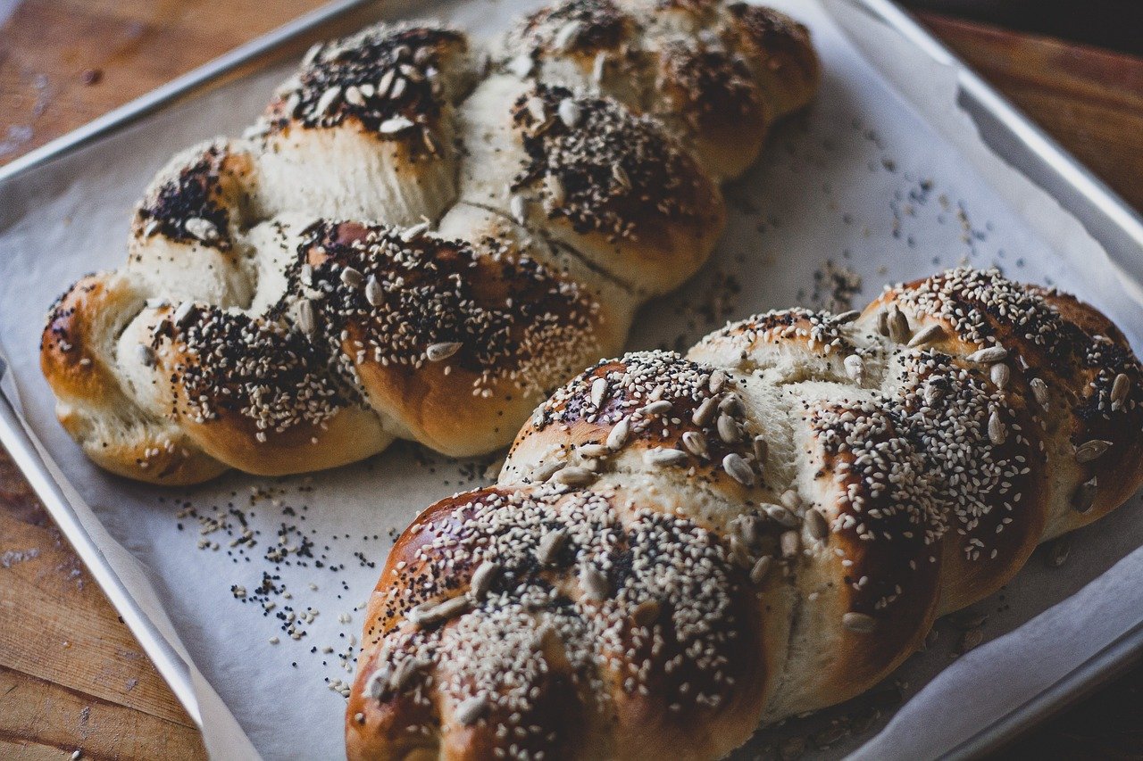 découvrez notre boulangerie artisanale où la passion du pain et des pâtisseries se mêle à des recettes traditionnelles. savourez des délices fraîchement cuits, préparés avec des ingrédients locaux de qualité. offrez-vous un moment gourmand avec nos créations uniques, du pain croustillant aux viennoiseries moelleuses.