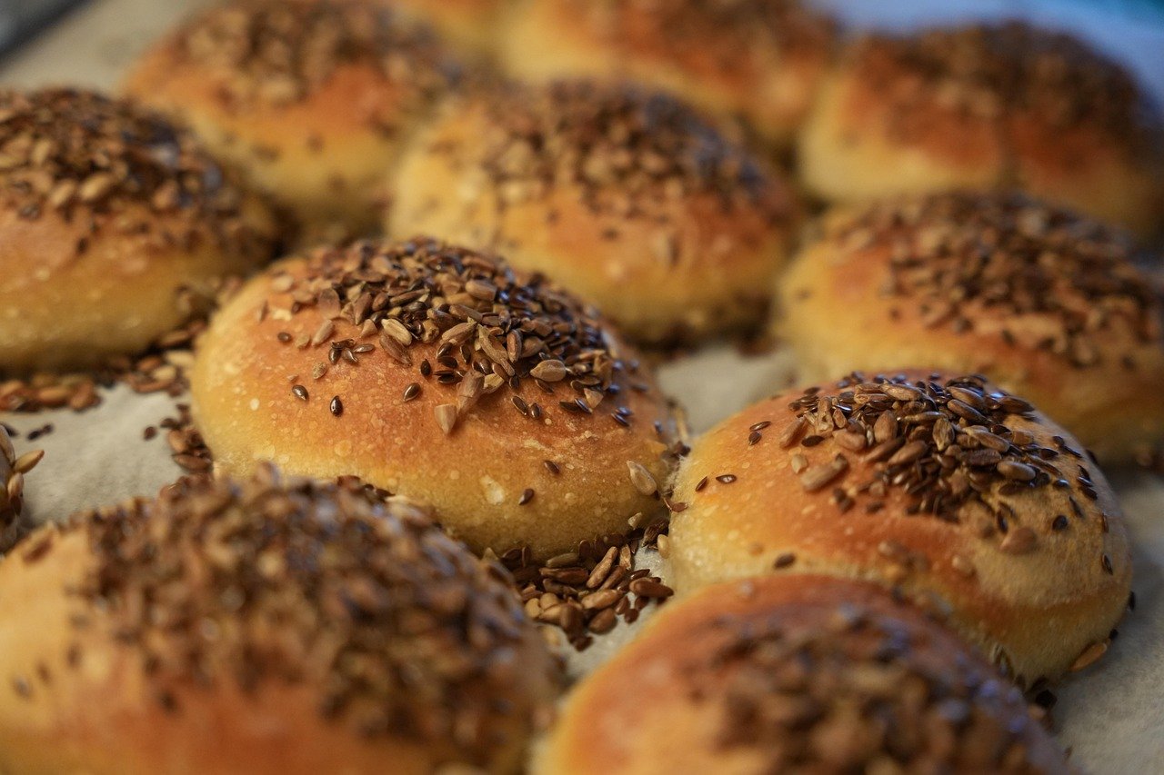 découvrez notre boulangerie artisanale, où des pains frais, des pâtisseries délicieuses et des viennoiseries dorées sont préparés chaque jour avec passion. offrez-vous une expérience gustative inoubliable.