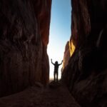 découvrez l'adrénaline du canyoning, une aventure en pleine nature qui combine randonnée, escalade et nage à travers des canyons spectaculaires. vivez des sensations fortes en dévalant des cascades, en glissant sur des toboggans naturels et en surmontant des obstacles aquatiques. parfait pour les amateurs de sensations et les amoureux de la nature, le canyoning vous offre une expérience inoubliable.