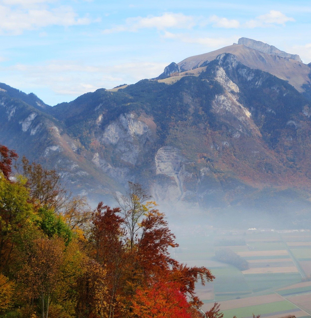 découvrez le chablais, une région pittoresque située entre les rives du lac léman et les montagnes des alpes, offrant un mélange parfait de paysages à couper le souffle, d'activités de plein air et de traditions culturelles. parfait pour les amateurs de nature, de ski et de gastronomie savoyarde.