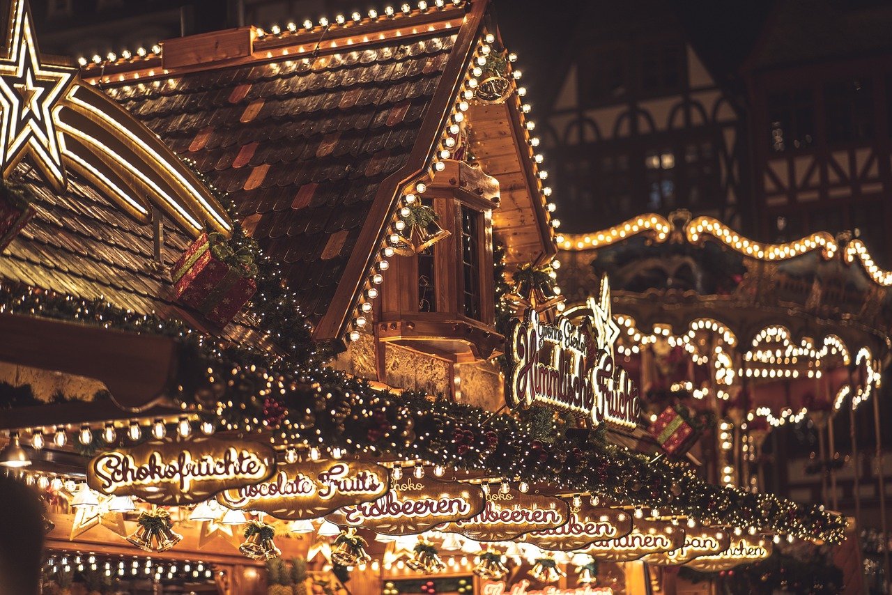 découvrez la magie des marchés de noël, où l'ambiance festive, les artisanats uniques et les délicieuses spécialités culinaires vous attendent. plongez dans l'esprit des fêtes en explorant ces charmants marchés, remplis de lumières scintillantes et de décors enchanteurs.