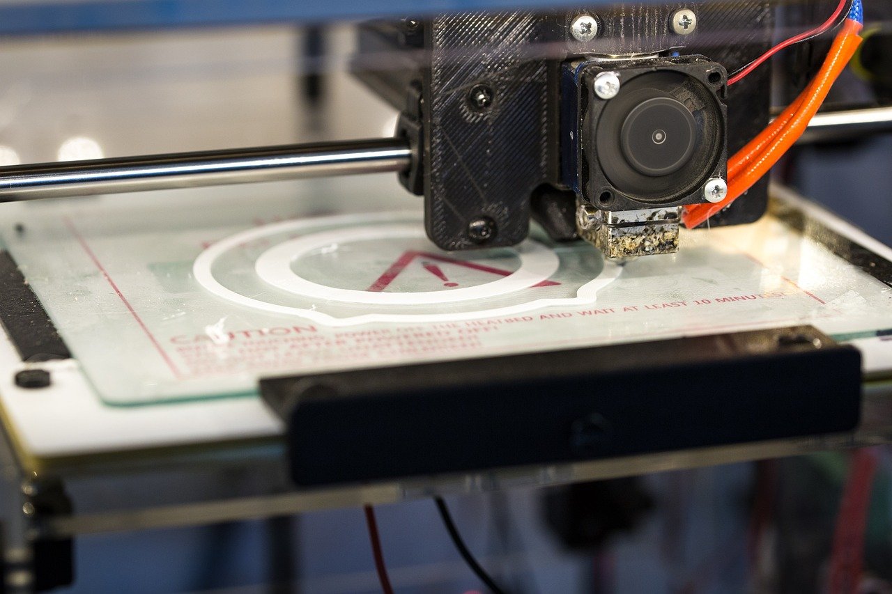 découvrez l'impression 3d, une technologie révolutionnaire qui transforme des idées en objets concrets. apprenez les bases, les applications et les innovations qui façonnent l'avenir de la fabrication.