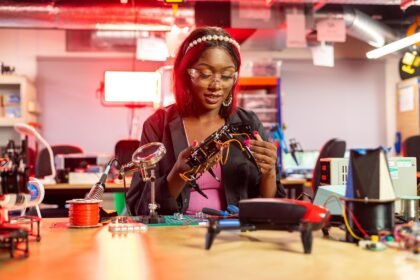 découvrez l'univers fascinant de la deep tech : des innovations révolutionnaires qui transforment les secteurs technologiques, allant de l'intelligence artificielle à la biotechnologie. plongez dans les dernières avancées, entreprises et tendances de l'industrie pour comprendre comment ces technologies profondes redéfinissent le futur.