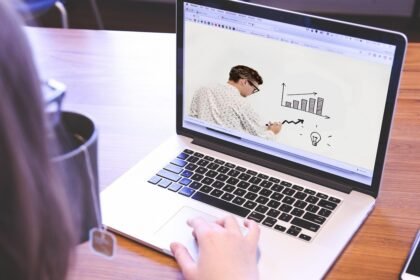 découvrez l'e-learning, une méthode d'apprentissage en ligne flexible et interactive. accédez à des cours variés, développés par des experts, et améliorez vos compétences à votre rythme. transformez votre expérience d'apprentissage grâce à des outils numériques innovants.