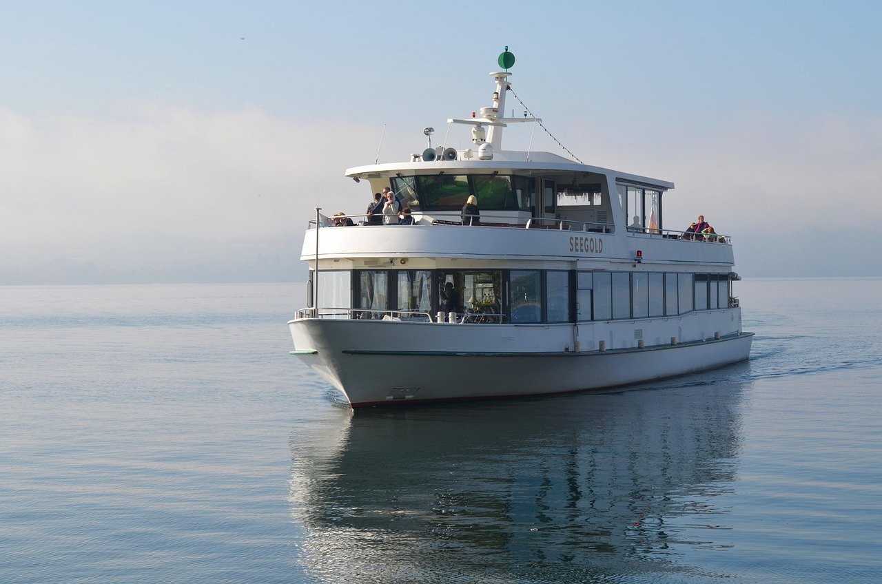 découvrez une expérience unique avec notre croisière en bateau électrique. profitez de la beauté des paysages tout en respectant l'environnement. évadez-vous pour une journée mémorable sur l'eau, avec confort et sérénité.
