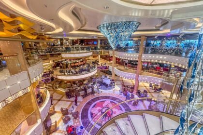 découvrez les charmes d'une croisière en bateau électrique, où tranquillité et respect de l'environnement se rejoignent. profitez de la beauté des paysages aquatiques tout en savourant une expérience unique, silencieuse et inoubliable sur l'eau.