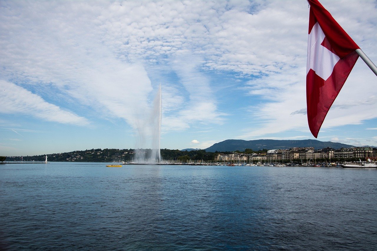 découvrez genève, une ville fascinante au cœur de la suisse, célèbre pour son lac majestueux, ses institutions internationales et son riche patrimoine culturel. explorez les trésors architecturaux, les parcs verdoyants et la gastronomie locale.