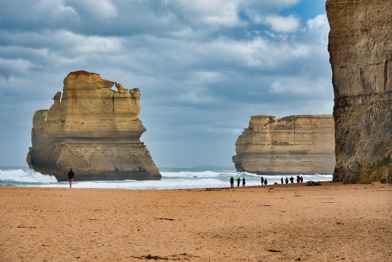 découvrez le monde fascinant de la géologie, la science qui explore la composition, la structure et les processus de la terre. apprenez comment les roches, les minéraux et les fossiles nous révèlent l'histoire de notre planète et comment ils influencent notre environnement. plongez dans les secrets de la géologie pour comprendre les phénomènes naturels qui façonnent notre monde.