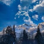 explorez la haute-savoie, une région alpine emblématique de la france, connue pour ses paysages montagneux époustouflants, ses stations de ski renommées et ses charmants villages savoyards. idéal pour les amateurs de nature et d'activités en plein air, laissez-vous séduire par la gastronomie locale et la culture riche de cette destination incontournable.
