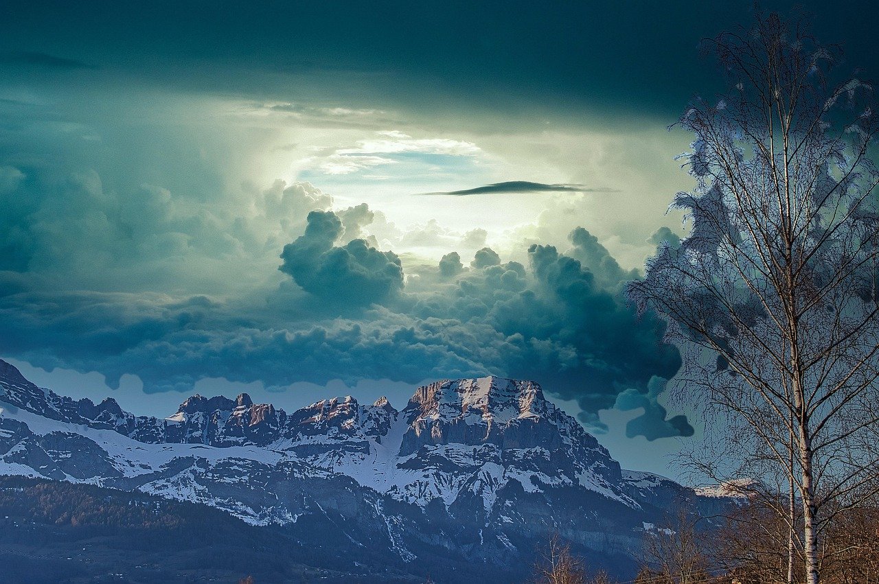 découvrez la haute-savoie, un département enchanteur des alpes françaises, célèbre pour ses paysages montagneux époustouflants, ses lacs cristallins et ses stations de ski de renommée mondiale. parfait pour les amateurs de nature, de randonnée et de sports d'hiver, la haute-savoie promet des aventures inoubliables et une expérience authentique de la culture alpine.