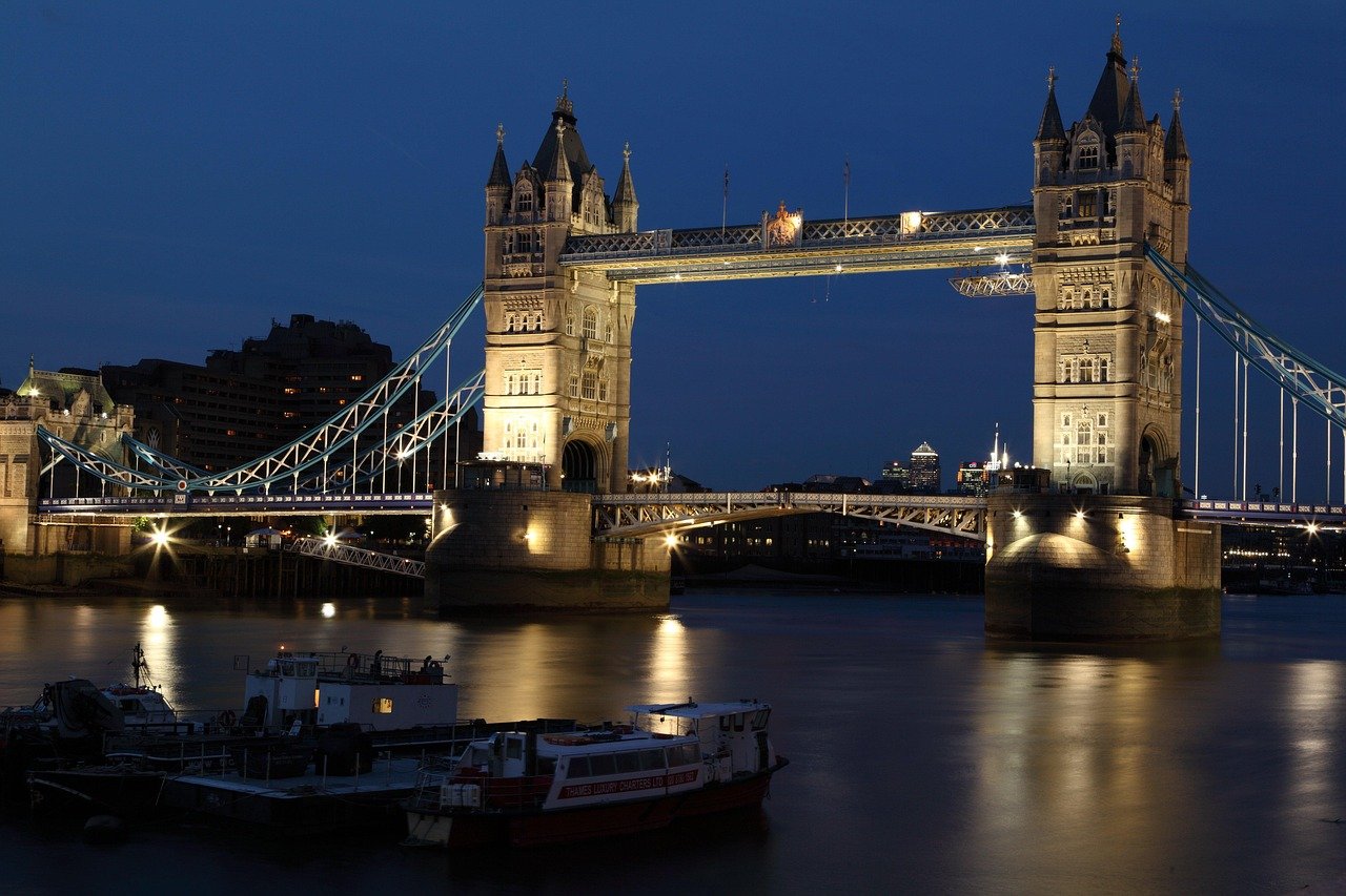 découvrez les ponts historiques, témoins du génie architectural et de l'histoire humaine. explorez leur beauté, leur fonction et les récits fascinants qui entourent ces structures emblématiques à travers le temps.