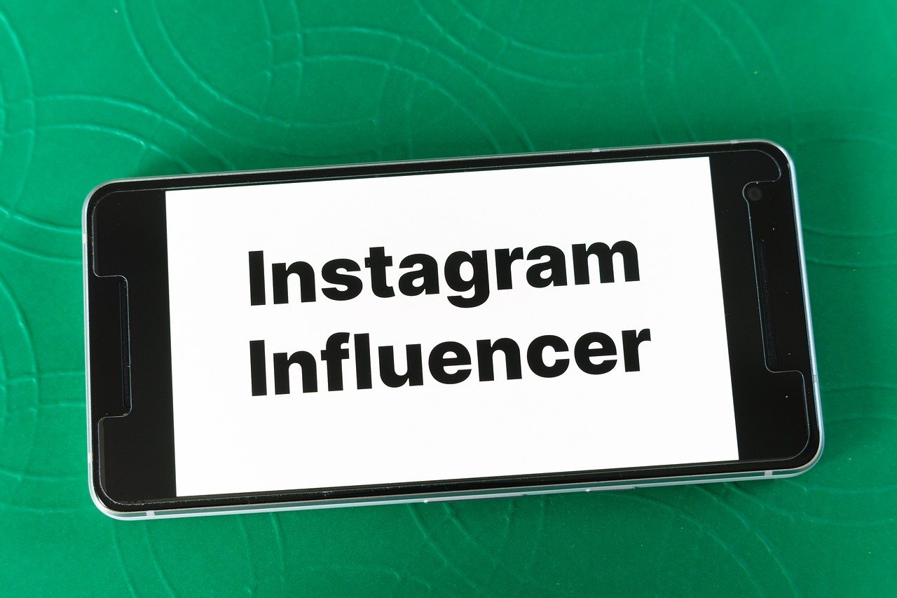 découvrez l'univers fascinant des influenceurs, ces acteurs clés des réseaux sociaux qui façonnent les tendances, partagent des conseils et inspirent des millions de personnes à travers le monde. explorez leur impact sur la culture numérique et apprenez comment ils utilisent leur plateforme pour promouvoir des marques et engager leur communauté.