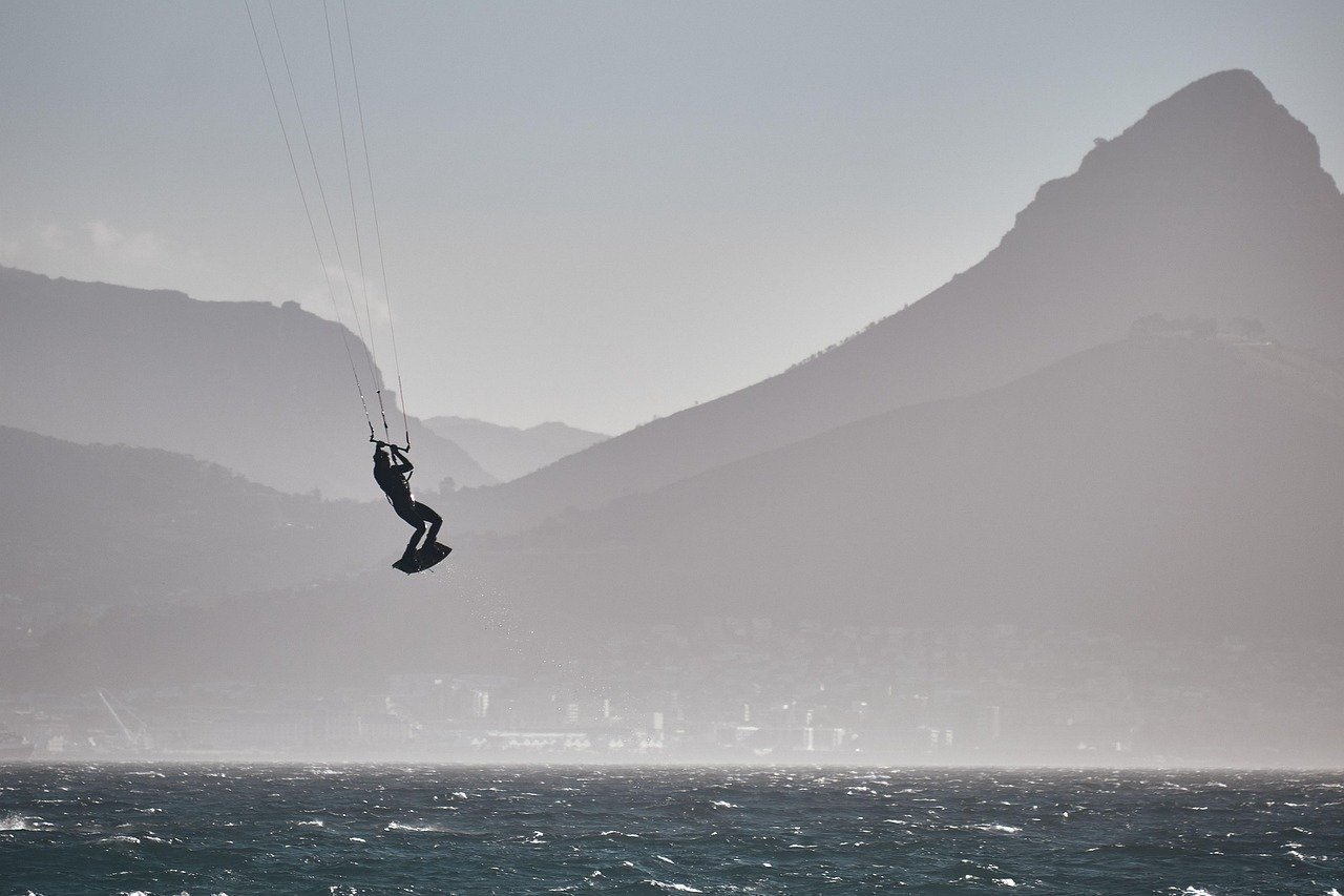 découvrez l'univers passionnant du kitesurf : un sport nautique alliant sensations fortes et liberté sur l'eau. apprenez les techniques essentielles, choisissez le bon matériel et explorez les plus beaux spots pour pratiquer ce sport exaltant.