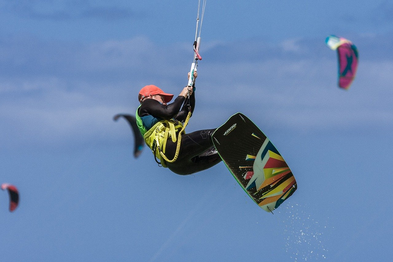 découvrez le kitesurf, un sport nautique palpitant alliant sensations fortes et liberté sur l'eau. que vous soyez débutant ou expert, trouvez des astuces, des spots et des équipements pour profiter pleinement de cette expérience inoubliable.