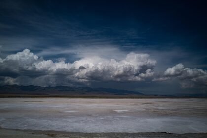 découvrez le lac lauvetil, un véritable havre de paix niché au cœur de la nature. parfait pour les amoureux de la randonnée, des activités nautiques et des paysages à couper le souffle, ce lac est une destination idéale pour une escapade ressourçante. profitez de moments inoubliables en famille ou entre amis tout en admirant la beauté des environs.