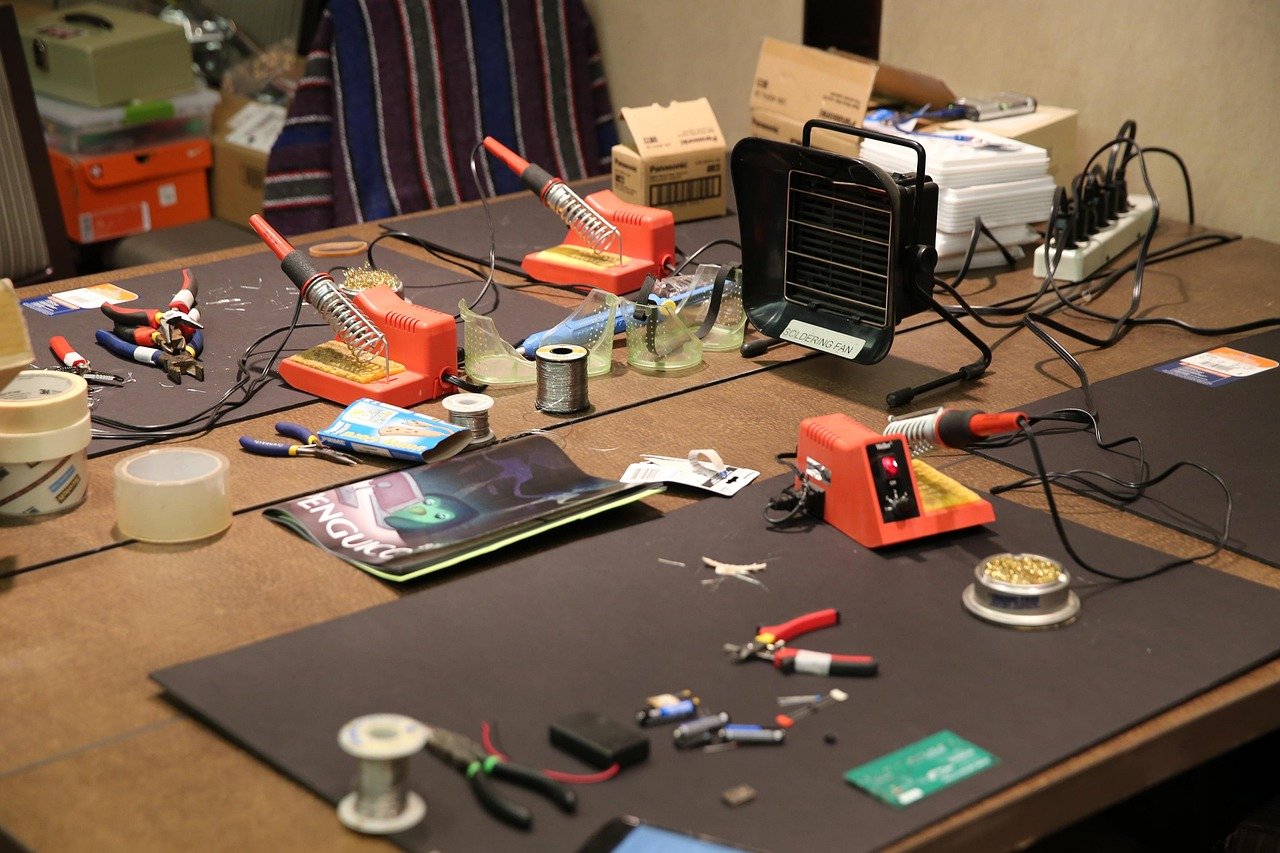 découvrez l'univers des makerspaces, des ateliers collaboratifs où la créativité rencontre l'innovation. explorez les outils, les technologies et les ressources pour donner vie à vos projets, apprendre de nouvelles compétences et partager vos idées au sein d'une communauté passionnée.