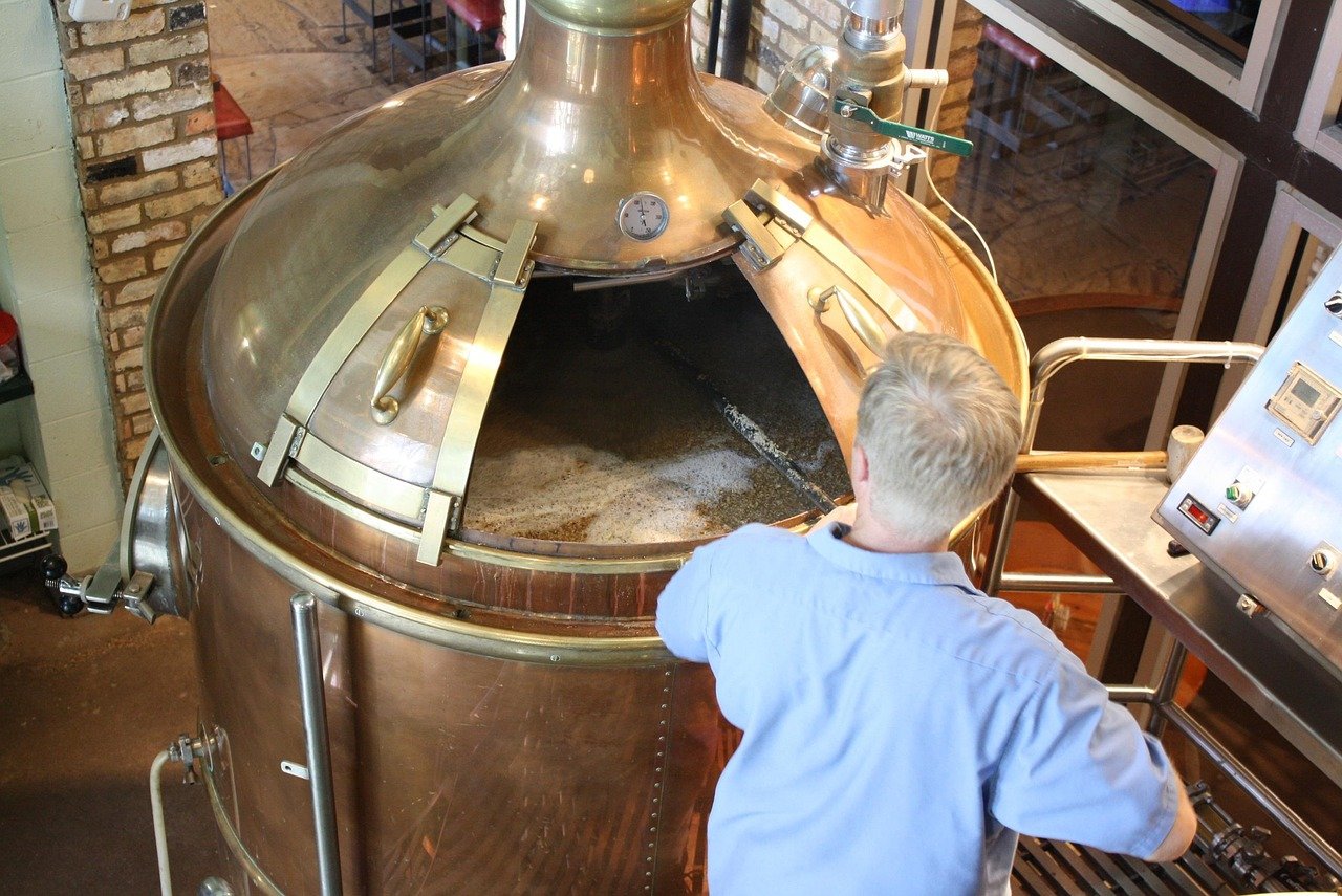 découvrez l'univers fascinant des microbrasseries, où la passion pour la bière artisanale se mêle à des saveurs uniques. explorez les techniques de brassage, les ingrédients de qualité et l'engagement envers l'artisanat local. plongez dans cette expérience authentique qui met en avant la créativité des brasseurs et la diversité des bières.