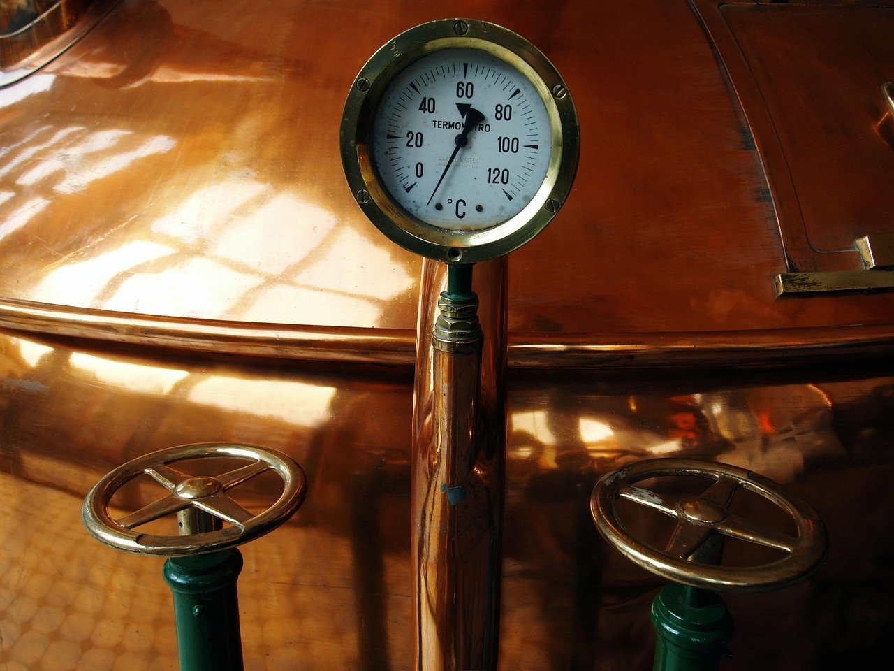 découvrez l'univers fascinant des microbrasseries, où l'art de la bière artisanale rencontre la passion des brasseurs. explorez une variété de saveurs uniques, des techniques de fabrication traditionnelles et l'engagement envers la qualité et l'innovation. plongez dans la culture des microbrasseries et savourez des breuvages qui racontent leur propre histoire.