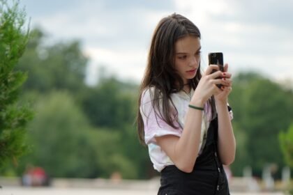découvrez le mobile-first indexing, une approche essentielle pour améliorer la visibilité de votre site sur les moteurs de recherche. apprenez comment optimiser votre contenu pour les appareils mobiles afin de garantir une expérience utilisateur fluide et un meilleur classement seo.