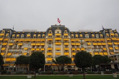 découvrez le montreux jazz festival, un événement musical emblématique célébrant le jazz et bien d'autres genres, situé au bord du lac léman. profitez de performances exceptionnelles d'artistes de renommée mondiale dans un cadre enchanteur. rejoignez-nous pour une expérience inoubliable de musique et de culture!