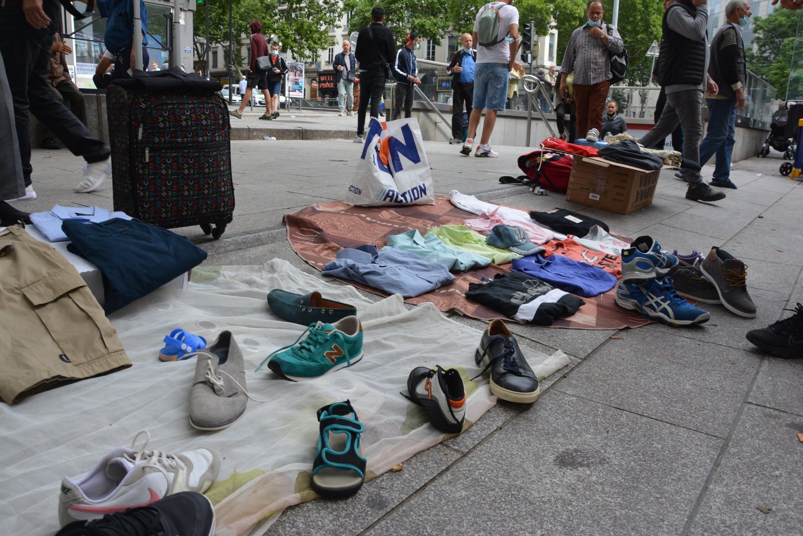 découvrez les détails de l'opération policière menée à la guillotière, un quartier de lyon. retrouvez les enjeux de cette intervention, les réactions des habitants et les mesures de sécurité mises en place. restez informé sur cette actualité qui attire l'attention des médias.