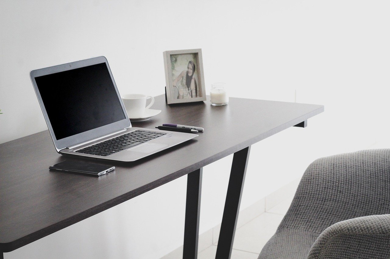 découvrez les avantages et les défis du travail à distance. apprenez à optimiser votre productivité, à équilibrer votre vie professionnelle et personnelle, et à maîtriser les outils numériques pour une expérience de télétravail réussie.