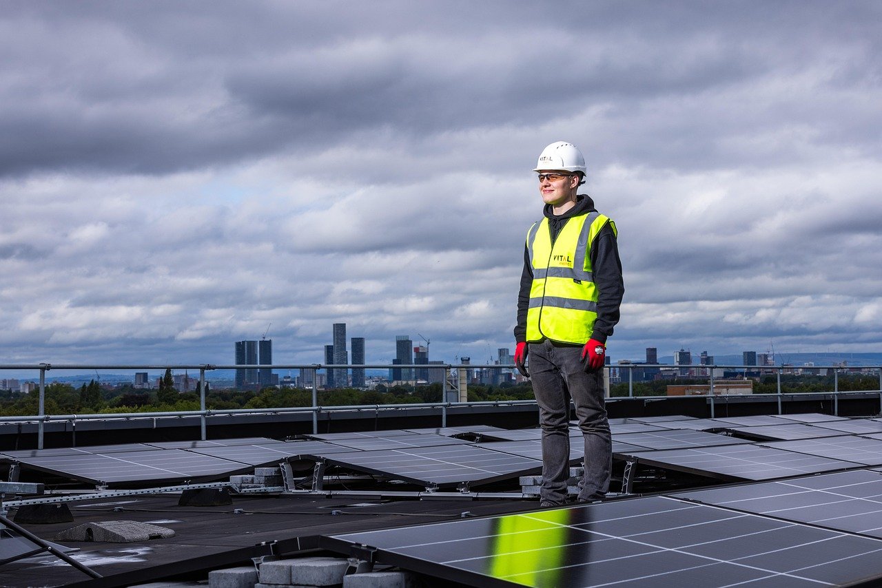 découvrez les avantages des énergies renouvelables pour un avenir durable. apprenez comment l'énergie solaire, éolienne, hydraulique et géothermique contribue à la protection de notre planète tout en réduisant votre empreinte carbone.