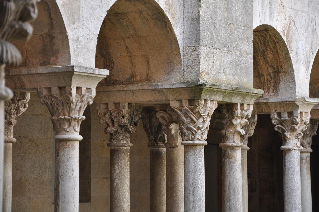 découvrez l'essence du romanesque à travers des récits captivants qui mélangent passion, aventure et émotions profondes. plongez dans un univers où l'imaginaire et la réalité s'entrelacent pour créer des histoires inoubliables.