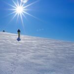 découvrez les joies de la randonnée en raquettes à neige, une activité hivernale conviviale et accessible. explorez des paysages enneigés tout en profitant de l'air frais et de moments mémorables en pleine nature. idéal pour les amoureux de l'hiver et les aventuriers en quête d'évasion.