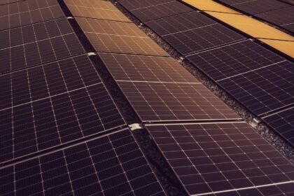 découvrez l'énergie solaire, une solution durable et renouvelable qui transforme la lumière du soleil en électricité. apprenez les avantages, l'efficacité et les innovations de cette source d'énergie propre pour un avenir plus vert.