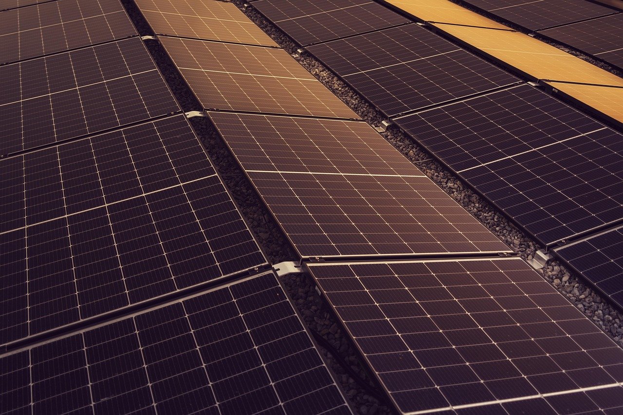 découvrez l'énergie solaire, une solution durable et renouvelable qui transforme la lumière du soleil en électricité. apprenez les avantages, l'efficacité et les innovations de cette source d'énergie propre pour un avenir plus vert.