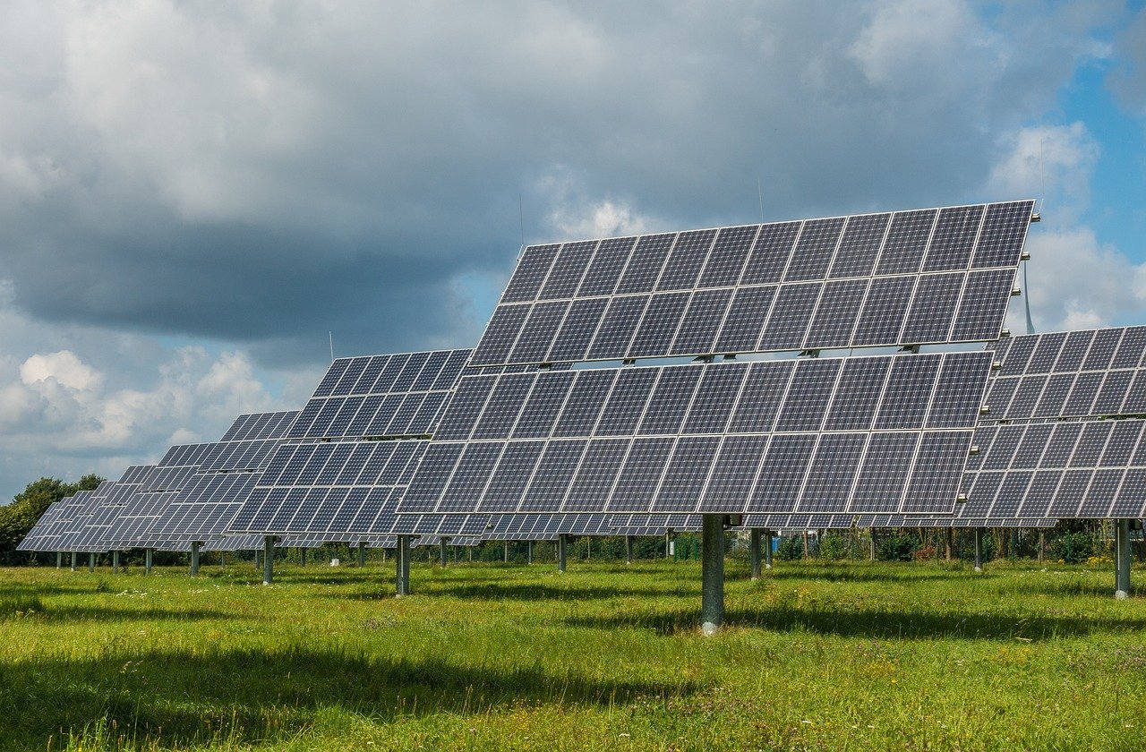 découvrez les avantages de l'énergie solaire, une source d'énergie renouvelable et durable. apprenez comment elle contribue à réduire votre empreinte carbone et à réaliser des économies sur vos factures d'électricité tout en préservant la planète.