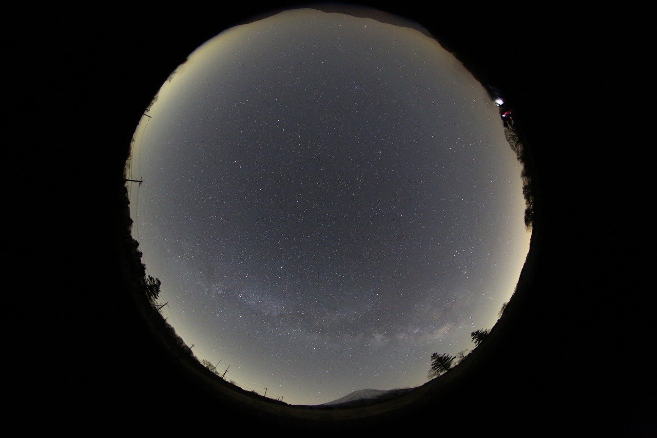 plongez dans l'univers fascinant de l'observation des étoiles avec nos conseils et astuces pour profiter pleinement de vos nuits sous le ciel. découvrez les meilleures techniques, les équipements recommandés et les lieux idéaux pour admirer la beauté des constellations et des phénomènes célestes.
