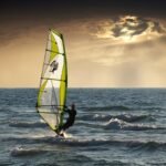 découvrez l'univers passionnant du surf : techniques, spots réputés, conseils d'équipement et astuces pour débutants. plongez dans l'aventure des vagues et vivez des sensations uniques sur l'eau.