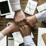 découvrez nos activités de team-building conçues pour renforcer la cohésion et l'esprit d'équipe au sein de votre entreprise. offrez à vos collaborateurs une expérience unique qui favorise la collaboration, la communication et la motivation. transformez votre équipe en une unité performante grâce à nos programmes dynamiques et engageants.
