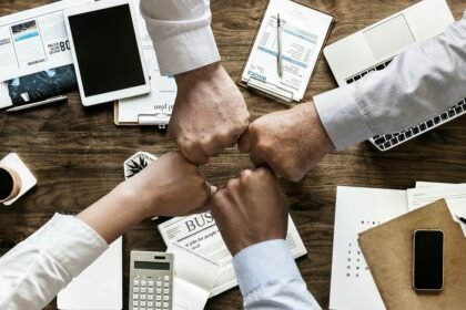 découvrez nos activités de team-building conçues pour renforcer la cohésion et l'esprit d'équipe au sein de votre entreprise. offrez à vos collaborateurs une expérience unique qui favorise la collaboration, la communication et la motivation. transformez votre équipe en une unité performante grâce à nos programmes dynamiques et engageants.