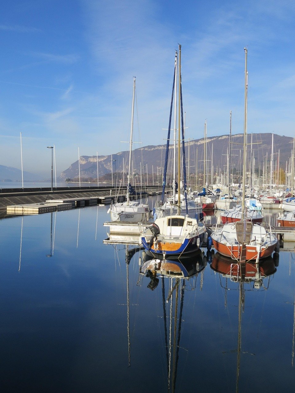 découvrez thonon-les-bains, une charmante station thermale sur les rives du lac léman, offrant des paysages époustouflants, des activités nautiques, et un patrimoine riche. profitez de ses thermes, de ses restaurants gourmands et de l'ambiance paisible de cette ville savoyarde.