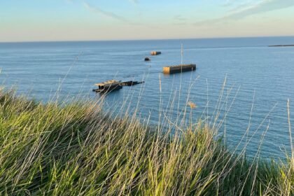 découvrez thonon-les-bains, charmante ville au bord du lac léman, où se mêlent nature, patrimoine et activités nautiques. profitez de ses thermes, de ses plages et de ses vues imprenables sur les alpes tout en explorant la richesse culturelle de cette destination estivale.