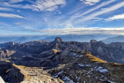 découvrez la beauté des randonnées hivernales avec nos conseils et itinéraires adaptés. explorez des paysages enneigés, profitez de l'air frais et vivez des moments inoubliables en pleine nature cet hiver.