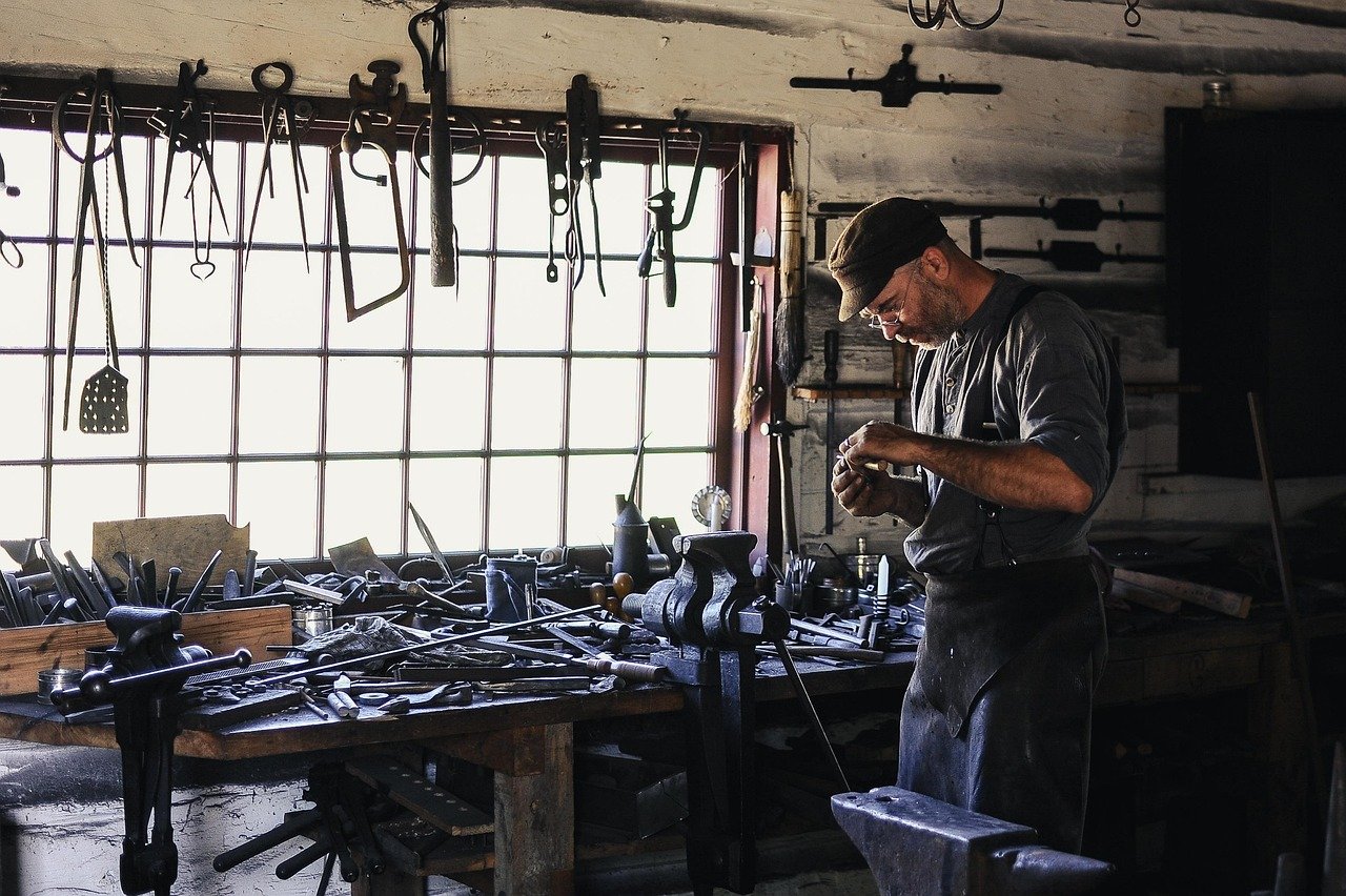 découvrez nos ateliers de sculpture sur bois, où vous pouvez libérer votre créativité tout en apprenant des techniques artisanales avec des experts. que vous soyez débutant ou expérimenté, rejoignez-nous pour une expérience enrichissante et réalisez vos propres œuvres d'art en bois.