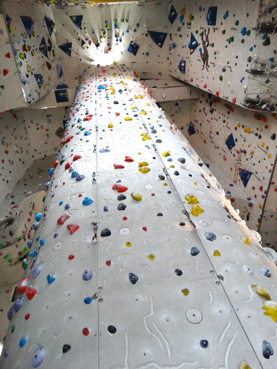 découvrez l'univers passionnant de l'escalade, un sport qui allie technique, force et adrénaline. que vous soyez débutant ou grimpeur expérimenté, explorez les différentes disciplines, les meilleurs spots d'escalade et les conseils indispensables pour progresser en toute sécurité.