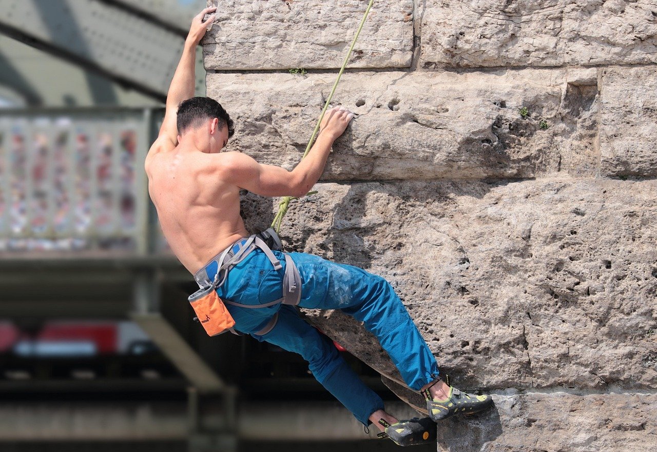 découvrez l'univers passionnant de l'escalade, explorez des techniques, des conseils de sécurité, et trouverez les meilleures destinations pour grimper, que vous soyez débutant ou expert.