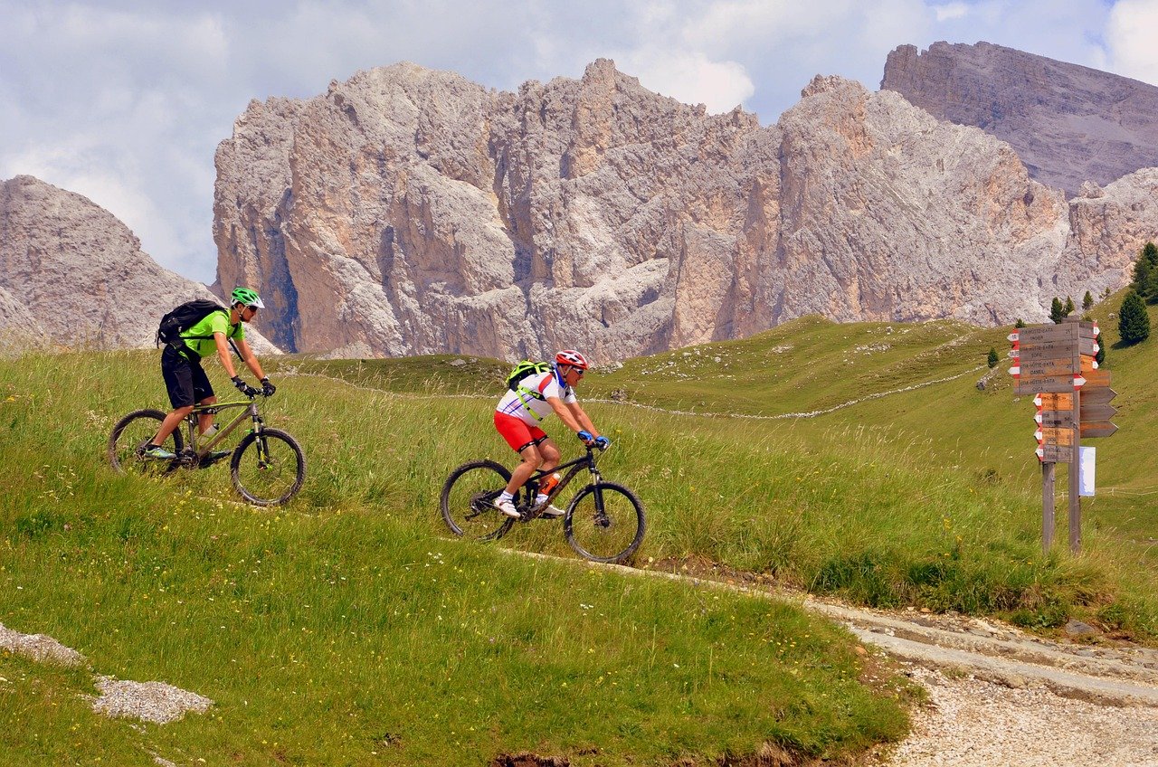 dĂ©couvrez les sensations fortes du vtt en pleine nature ! explorez des sentiers pittoresques, affrontez des dĂ©fis passionnants et vivez des aventures inoubliables sur deux roues. parfait pour les amateurs de plein air et les aventuriers en quĂȘte de nouvelles expĂ©riences.