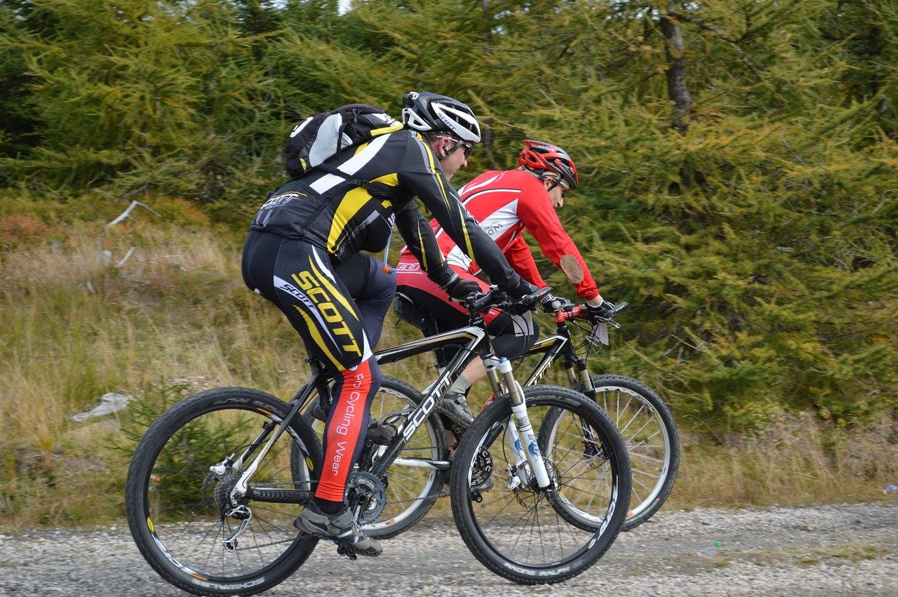 découvrez la liberté et l'aventure du vtt, un sport exaltant qui vous plonge au cœur de paysages naturels époustouflants. que vous soyez débutant ou expert, explorez des sentiers variés, perfectionnez votre technique et dévalez des pentes à couper le souffle. rejoignez la communauté des passionnés de mountain bike et vivez des moments inoubliables en pleine nature.