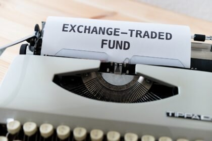 découvrez le crowdsourcing : une méthode innovante de collecte d'idées, de compétences ou de financement auprès du grand public pour accélérer l'innovation et concrétiser vos projets.
